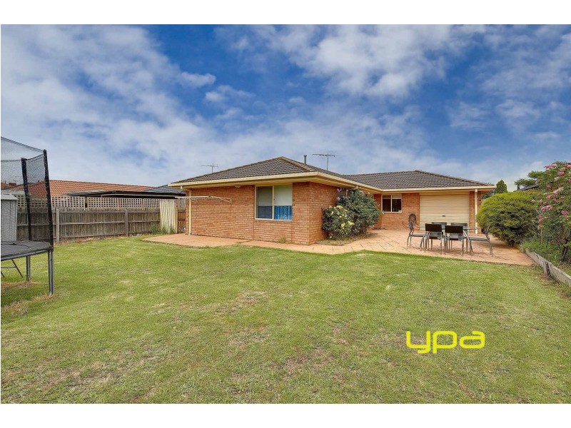 5 Shepherd Avenue, Roxburgh Park VIC 3064