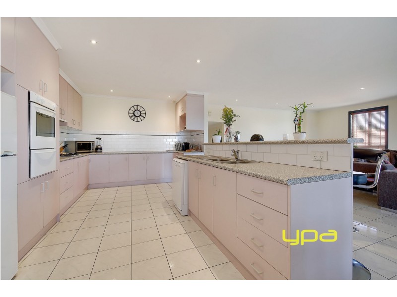 11  Redwood Close, Meadow Heights VIC 3048