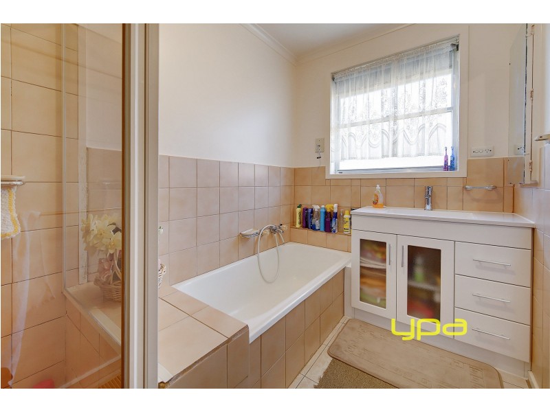 5 Karnak Crescent, Coolaroo VIC 3048