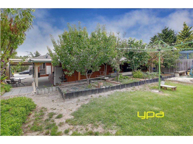 27 Eucalyptus Place, Meadow Heights VIC 3048