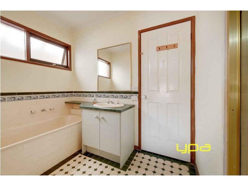 41 Rearden Crescent, Roxburgh Park VIC 3064