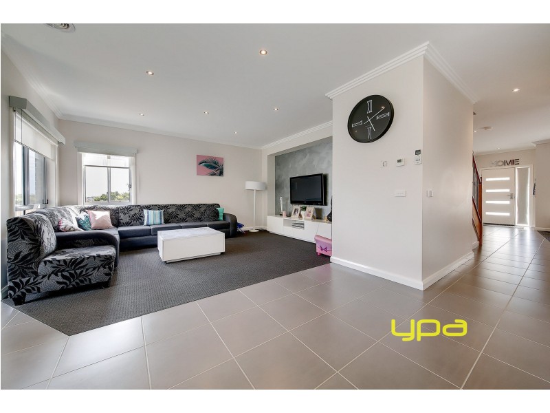 3/5 Bronco Court, Meadow Heights VIC 3048