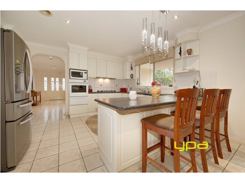 1 Truscott Avenue, Roxburgh Park VIC 3064