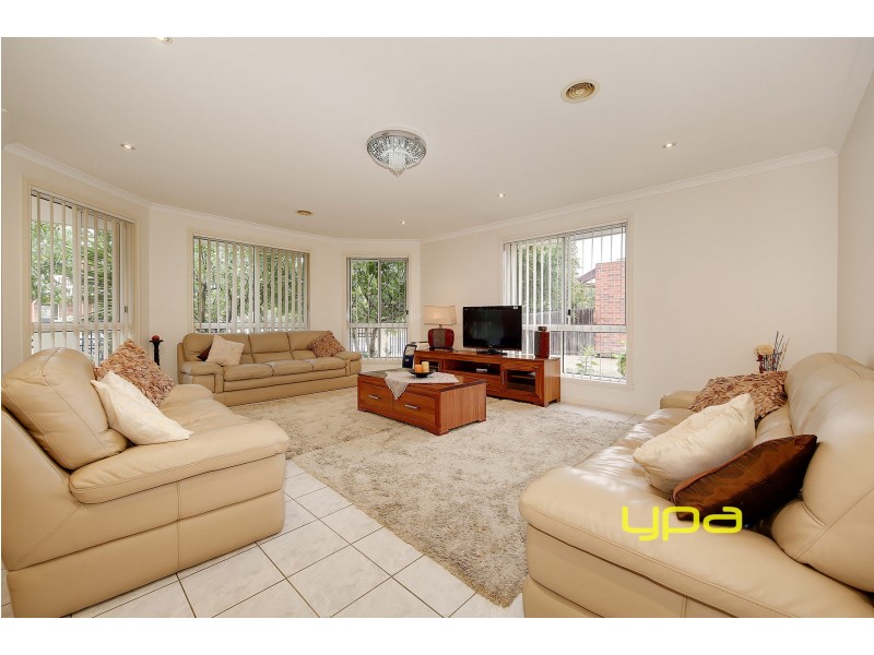 1 Truscott Avenue, Roxburgh Park VIC 3064