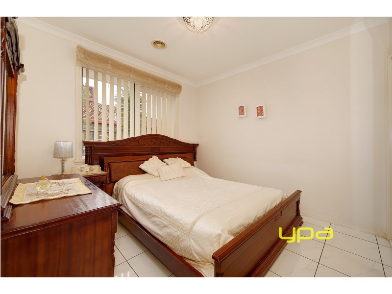 1 Truscott Avenue, Roxburgh Park VIC 3064