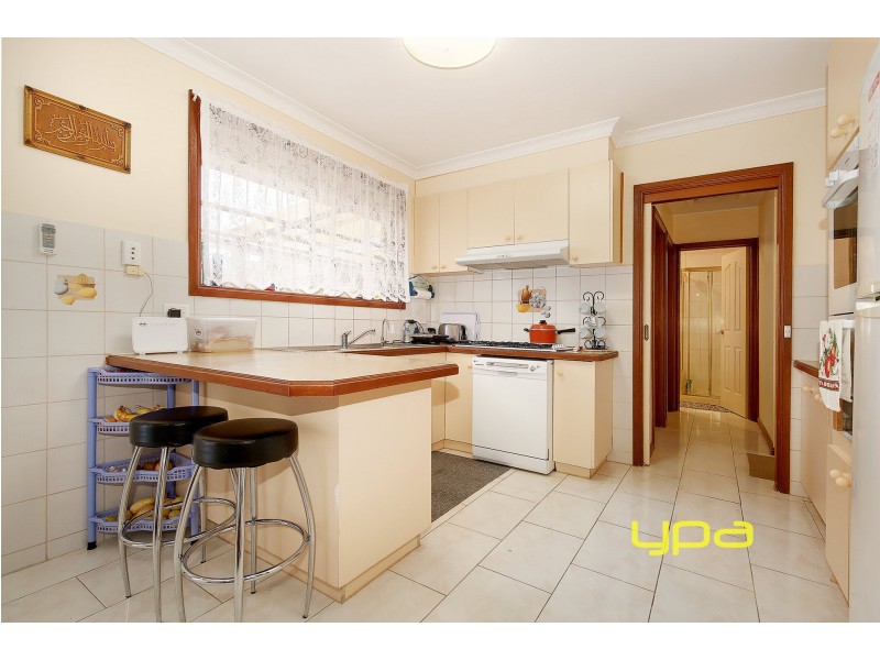 1/8 Seville Court, Meadow Heights VIC 3048