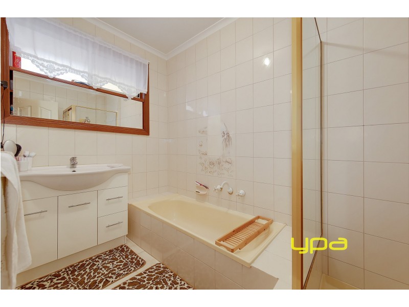 1/8 Seville Court, Meadow Heights VIC 3048