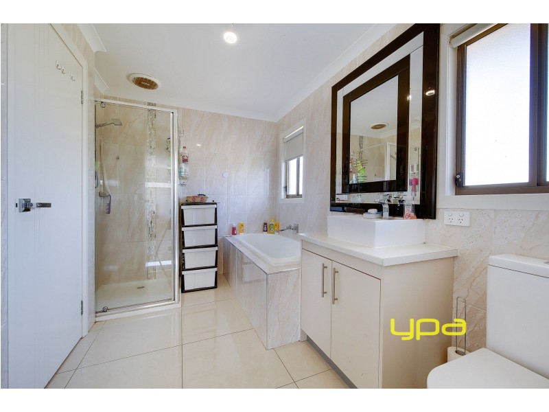 4/12 Merlynston Close, Dallas VIC 3047