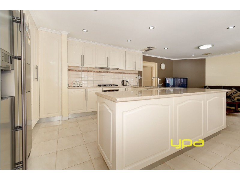 17 McLaurin Avenue, Roxburgh Park VIC 3064