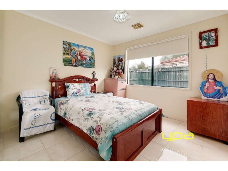 17 McLaurin Avenue, Roxburgh Park VIC 3064