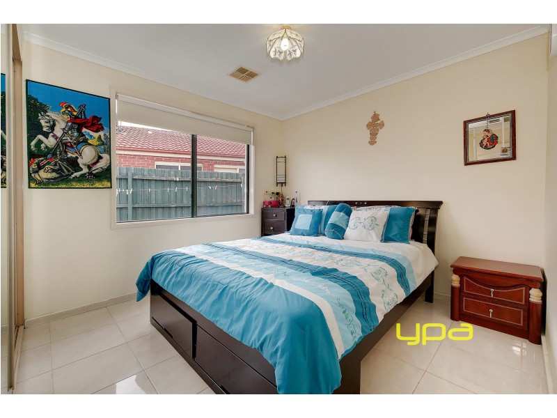 17 McLaurin Avenue, Roxburgh Park VIC 3064