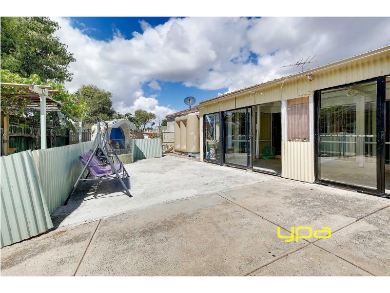 17 McLaurin Avenue, Roxburgh Park VIC 3064