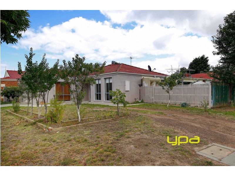 17 McLaurin Avenue, Roxburgh Park VIC 3064