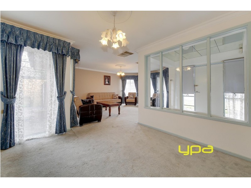 26 Matthews Crescent, Roxburgh Park VIC 3064