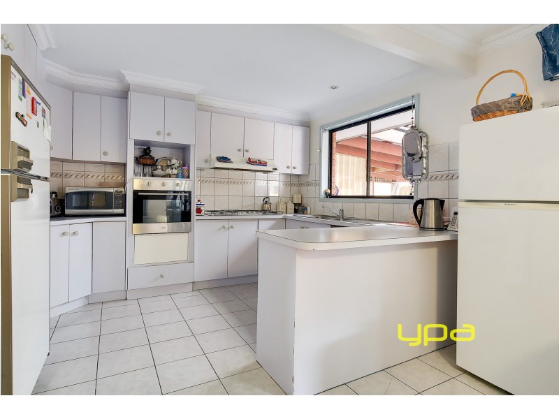 26 Matthews Crescent, Roxburgh Park VIC 3064