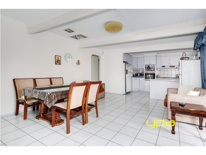 26 Matthews Crescent, Roxburgh Park VIC 3064