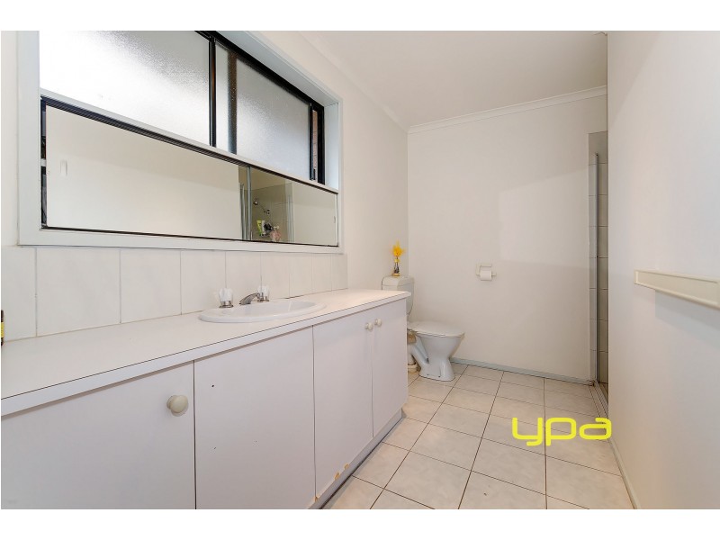 26 Matthews Crescent, Roxburgh Park VIC 3064