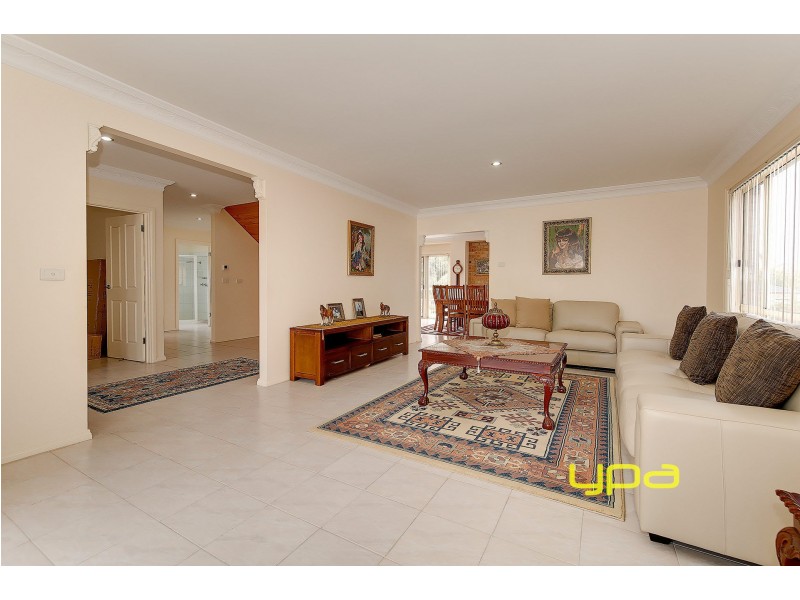 17 Cashmore Place, Roxburgh Park VIC 3064