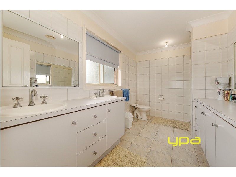 17 Cashmore Place, Roxburgh Park VIC 3064