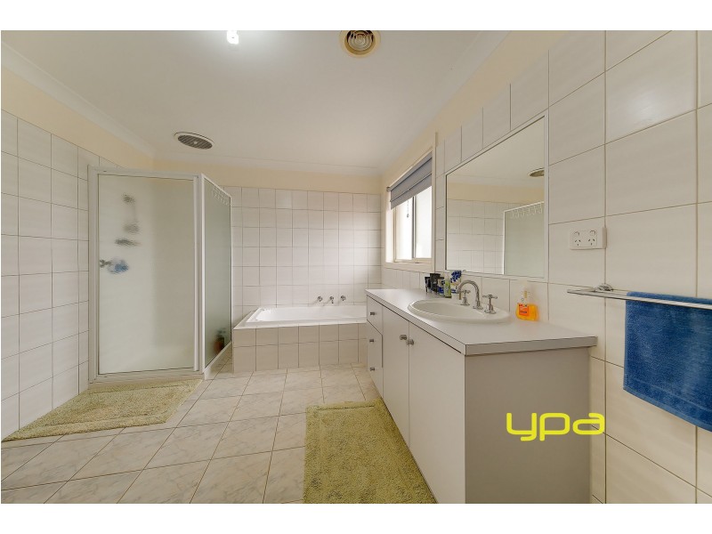 17 Cashmore Place, Roxburgh Park VIC 3064