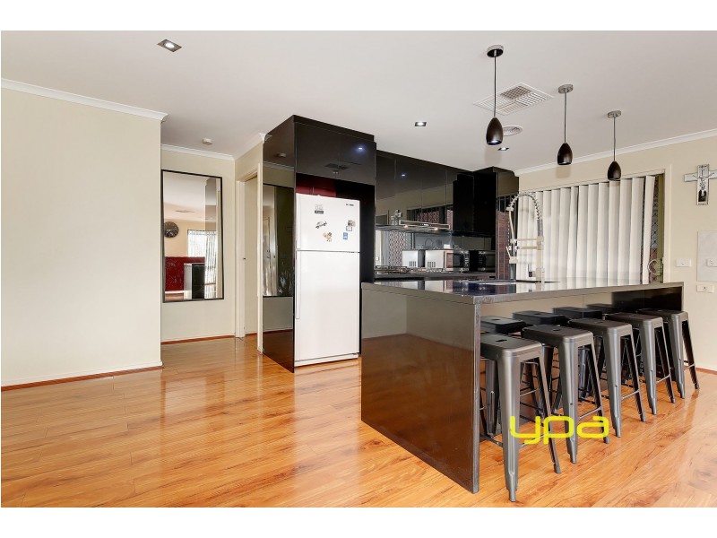 22 Shortridge Circuit, Roxburgh Park VIC 3064