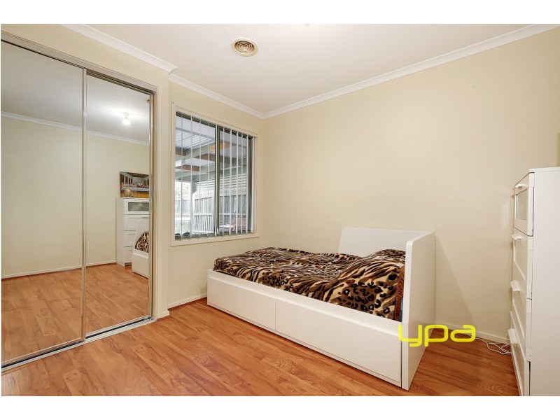 22 Shortridge Circuit, Roxburgh Park VIC 3064