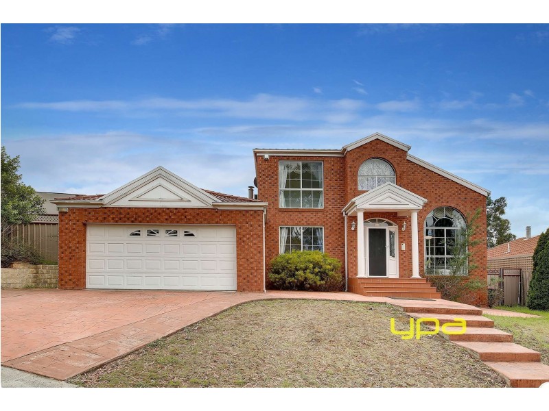 32 Ravenhill Boulevard, Roxburgh Park VIC 3064