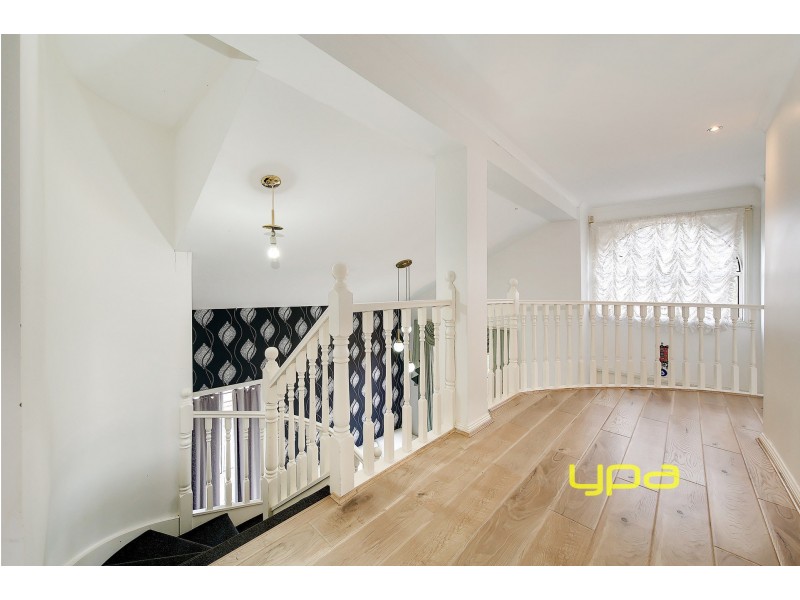 32 Ravenhill Boulevard, Roxburgh Park VIC 3064