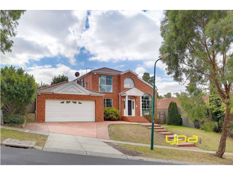 32 Ravenhill Boulevard, Roxburgh Park VIC 3064