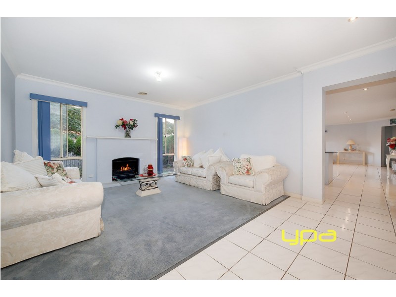 21 Wrigley Crescent, Roxburgh Park VIC 3064