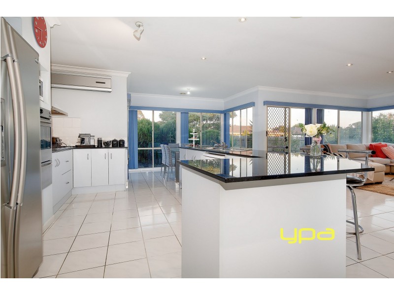 21 Wrigley Crescent, Roxburgh Park VIC 3064