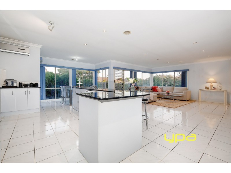 21 Wrigley Crescent, Roxburgh Park VIC 3064