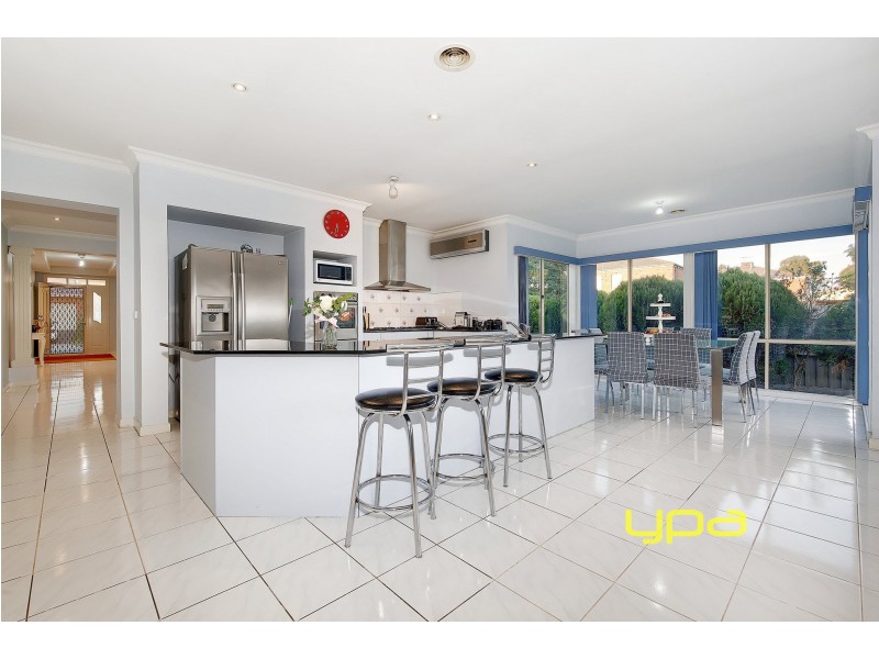 21 Wrigley Crescent, Roxburgh Park VIC 3064