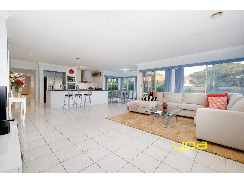 21 Wrigley Crescent, Roxburgh Park VIC 3064