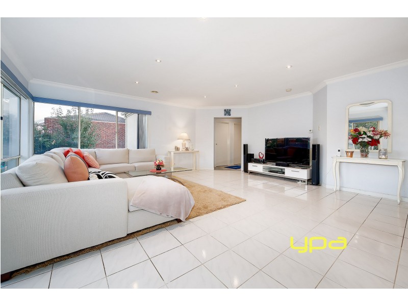 21 Wrigley Crescent, Roxburgh Park VIC 3064