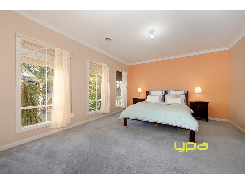 21 Wrigley Crescent, Roxburgh Park VIC 3064