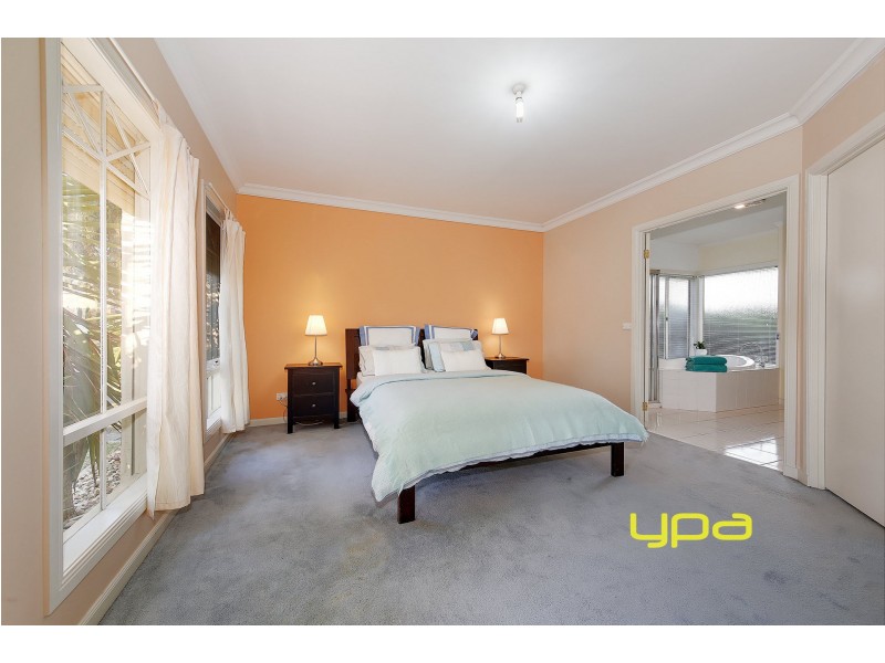 21 Wrigley Crescent, Roxburgh Park VIC 3064