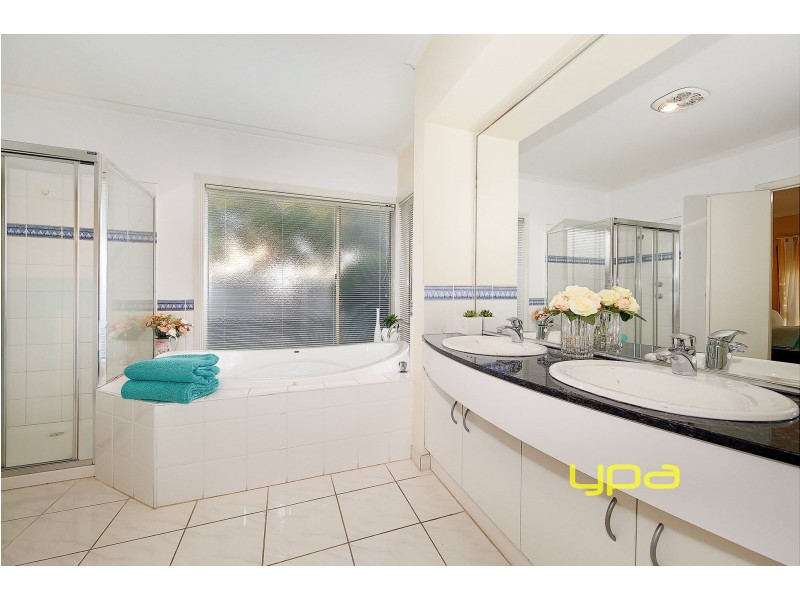 21 Wrigley Crescent, Roxburgh Park VIC 3064