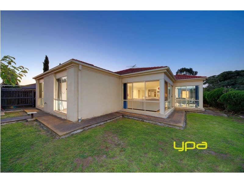 21 Wrigley Crescent, Roxburgh Park VIC 3064