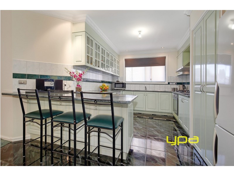 9 Pinnock Avenue, Roxburgh Park VIC 3064