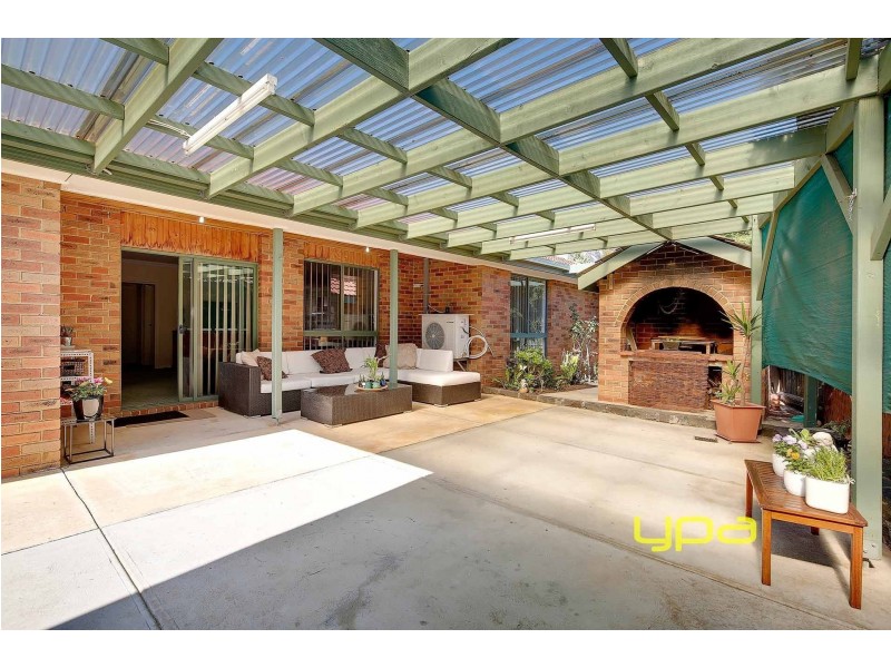 9 Pinnock Avenue, Roxburgh Park VIC 3064