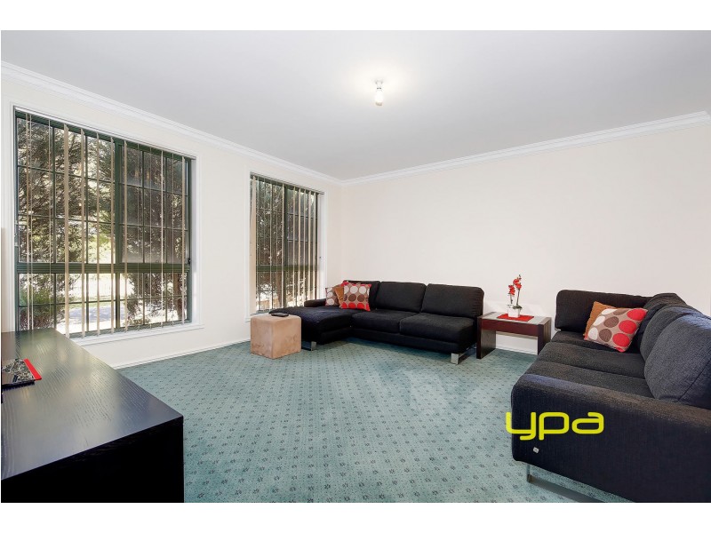 9 Pinnock Avenue, Roxburgh Park VIC 3064