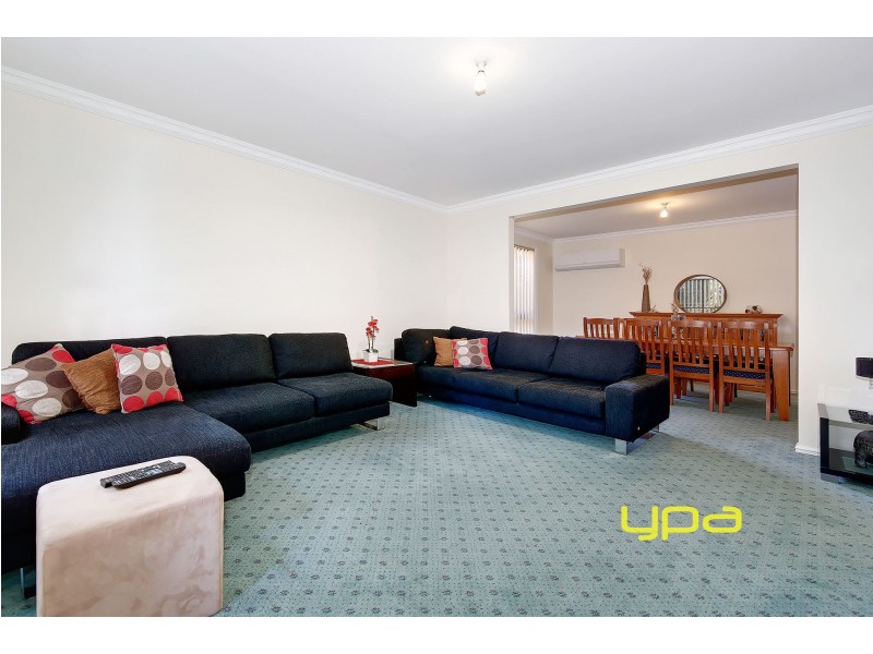 9 Pinnock Avenue, Roxburgh Park VIC 3064