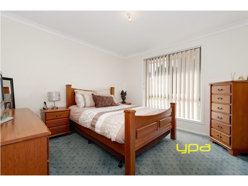 9 Pinnock Avenue, Roxburgh Park VIC 3064