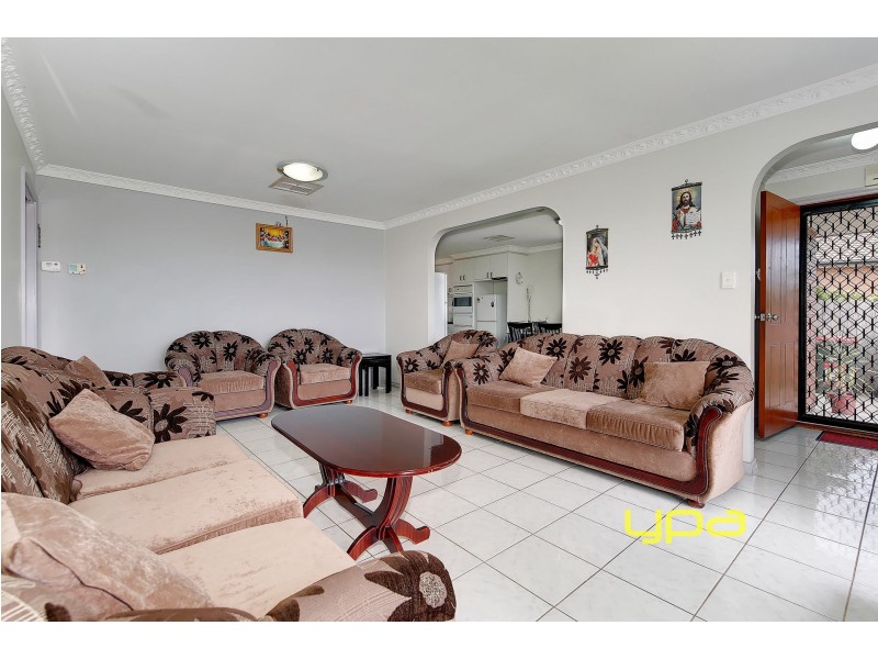 1/13 Pinnaroo Circuit, Meadow Heights VIC 3048