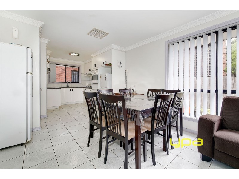 1/13 Pinnaroo Circuit, Meadow Heights VIC 3048