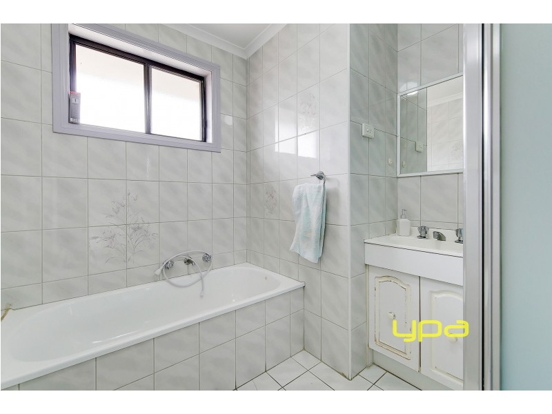 1/13 Pinnaroo Circuit, Meadow Heights VIC 3048