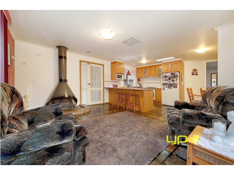 16 Magpie Court, Meadow Heights VIC 3048