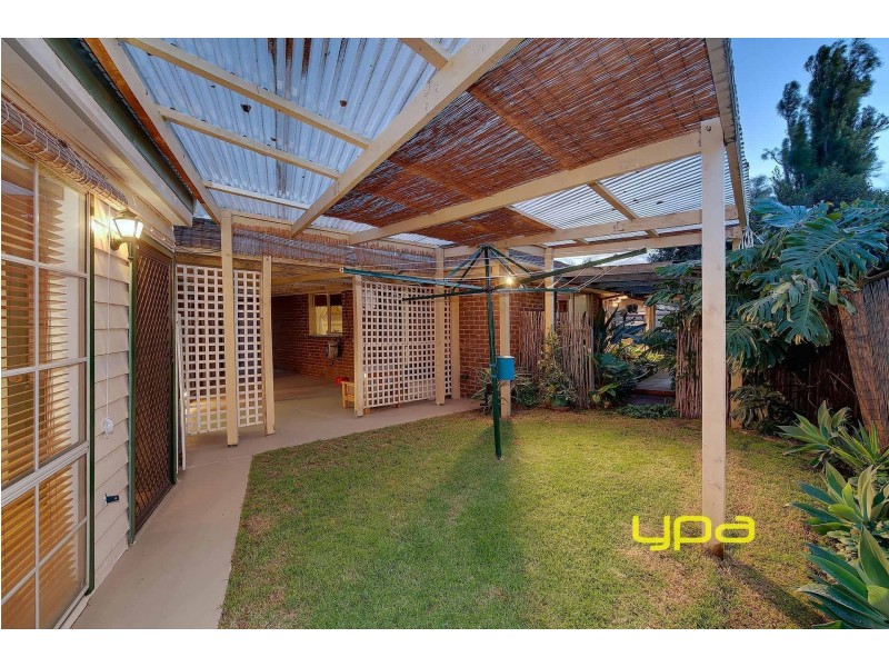 16 Magpie Court, Meadow Heights VIC 3048