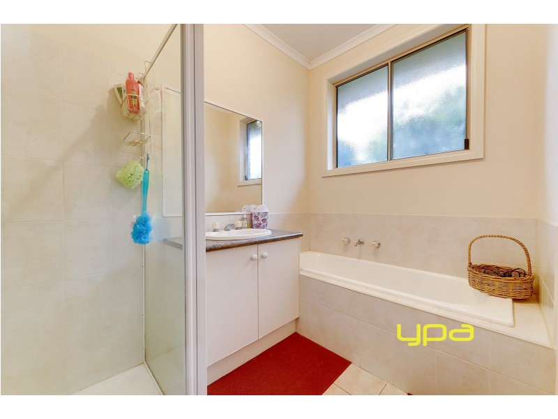 22 Wrigley Crescent, Roxburgh Park VIC 3064